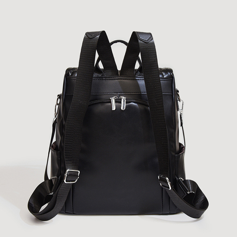 Τσάντα PU με κέντημα σε αστικό στυλ, κλείσιμο με φερμουάρ; εσωτερικές θήκες: κρυφή θήκη με φερμουάρ και θήκη για κινητό, με ενδιάμεσο στρώμα και πολυεστερική επένδυση