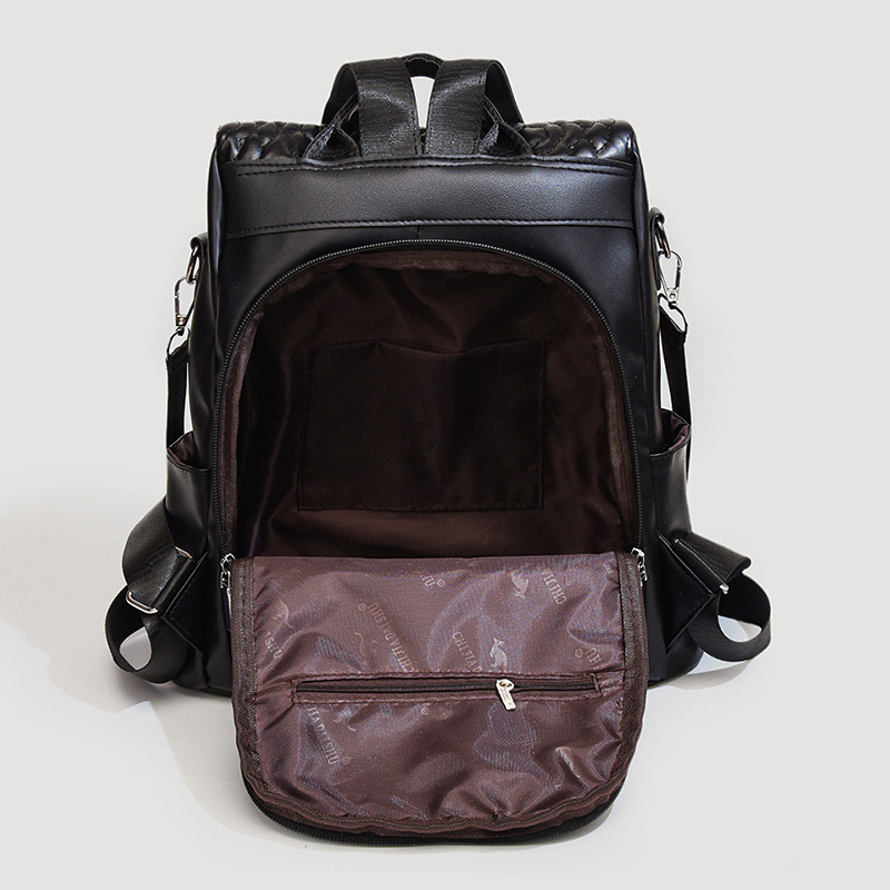 Τσάντα PU με κέντημα σε αστικό στυλ, κλείσιμο με φερμουάρ; εσωτερικές θήκες: κρυφή θήκη με φερμουάρ και θήκη για κινητό, με ενδιάμεσο στρώμα και πολυεστερική επένδυση