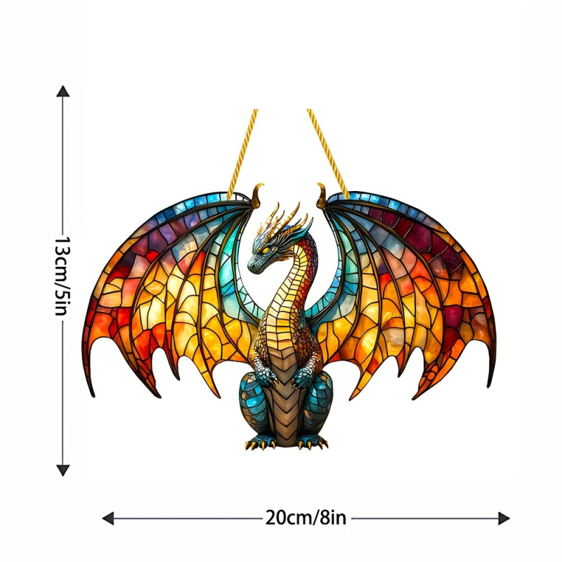 Δρακομορφική ακρυλική κρεμαστή διακόσμηση που αιχμαλωτίζει το φως; Υλικό: Ακρυλικό; Διαδικασία: Γλυπτική, Εκτύπωση, Ημι-χειροκίνητη και Ημι-μηχανοκίνητη επεξεργασία; Ιδανικό δώρο για γενέθλια, αποφοίτηση και μετακόμιση σε νέο σπίτι