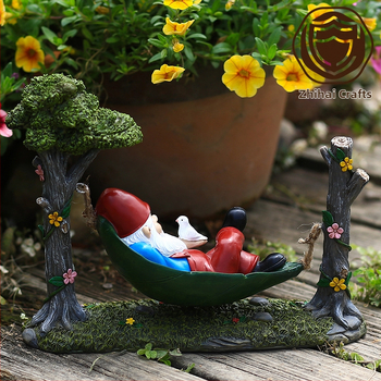 Διακοσμητικό από ρητίνη: Νάνος σε αιώρα – καρτούν στυλ, συνθετική ρητίνη, δώρο για τα Χριστούγεννα και την Παγκόσμια Ημέρα Παιδιών