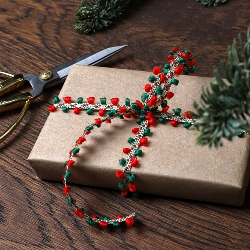 Lulubon Kalėdinė pomponų juostelė dovanoms, plotis 10 mm, ilgis 10 yd