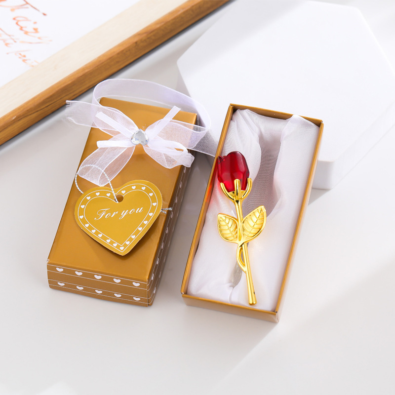 Carry Tong krištolo rožių dekoras — baltasis kristalas, įpakavimas dovanų dėžutėje, šiuolaikinis minimalistinis stilius