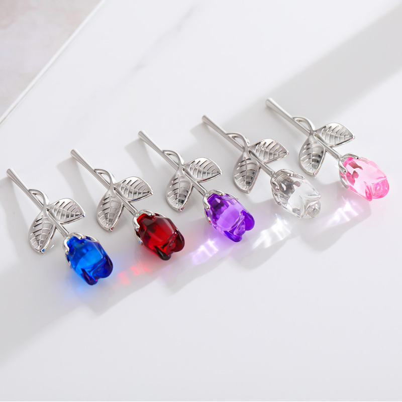 Carry Tong krištolo rožių dekoras — baltasis kristalas, įpakavimas dovanų dėžutėje, šiuolaikinis minimalistinis stilius