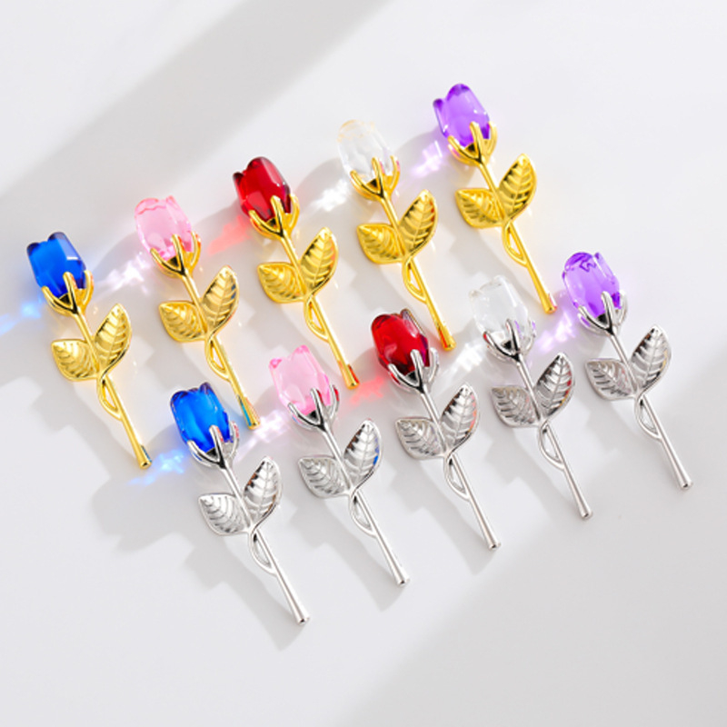 Carry Tong krištolo rožių dekoras — baltasis kristalas, įpakavimas dovanų dėžutėje, šiuolaikinis minimalistinis stilius