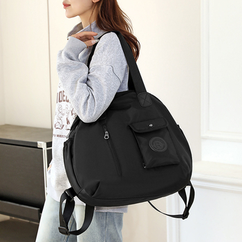 Γυναικεία καθημερινή πολυλειτουργική τσάντα πλάτης – αστική απλότητα; ύφασμα Oxford, επένδυση πολυεστέρα; κλείσιμο με φερμουάρ; εσωτερικές θήκες για κινητό και ID; διαπνοή, αδιάβροχο, ανθεκτικό στη φθορά.