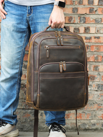 Férfi retro bőrtáska hátizsák – első réteg tehénbőrből, kapacitás alatt 20 L, 16 hüvelykes laptophoz, légpárnás vállpántok