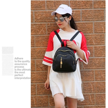 Γυναικείο σακίδιο πλάτης σε αστικό μινιμαλιστικό στυλ, PU υλικό, πολυεστερική επένδυση, κλείσιμο με φερμουάρ, εσωτερικοί χώροι: θήκη με φερμουάρ και θήκη για κινητό