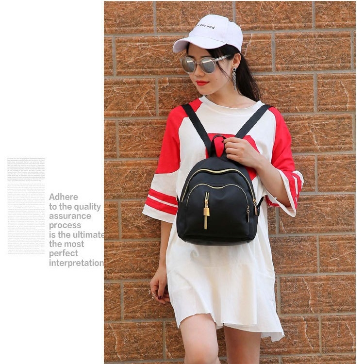 Дамска раница в урбан минималистичен стил, PU материал, полиестерна подплата, затваряне с цип, вътрешни джобове: джоб с цип и джоб за телефон