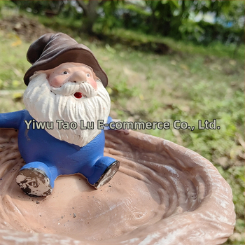 Гном-статуя от смола, гравирана изработка, за двор и дневна – декоративна скулптура