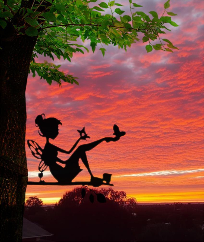 Lauko metalinė skulptūra: drugelių fėjų siluetas sodui, tvorai ir kiemui