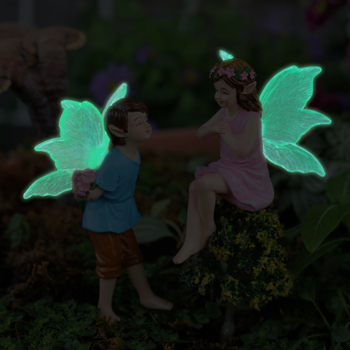 Фея с цветя, светещи крила — смолна декоративна фигура за дома; стил карикатура; изработка: гравиране, полу ръчна и полуавтоматична; подходящ подарък за рожден ден и Свети Валентин