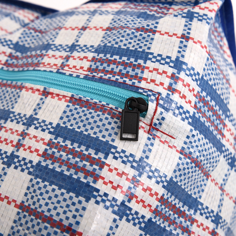 Rankų darbo plastikinė pynėta rankinė su languotu raštu, atspari vandeniui ir laminuota, apkrova 100, storis 105.