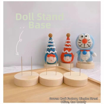 Βάση κούκλας από πεύκο με κυκλικούς δίσκους και ακίδες — μοντέρνο μινιμαλιστικό στυλ