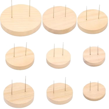 Βάση κούκλας από πεύκο με κυκλικούς δίσκους και ακίδες — μοντέρνο μινιμαλιστικό στυλ