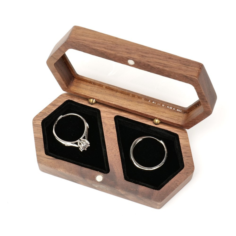 Šešiakampė riešutmedžio žiedų dėžutė su aksominiu įdėklu ir graviravimu