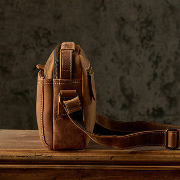 Férfi váll- táska valódi bőrből, városi egyszerű stílus, modell 2032, poliészter bélés