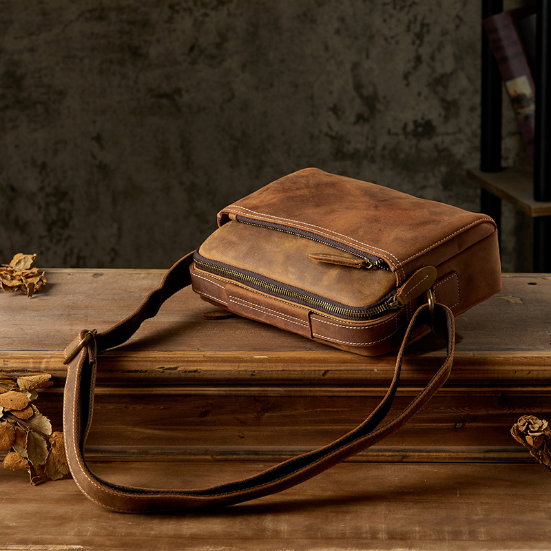 Férfi váll- táska valódi bőrből, városi egyszerű stílus, modell 2032, poliészter bélés