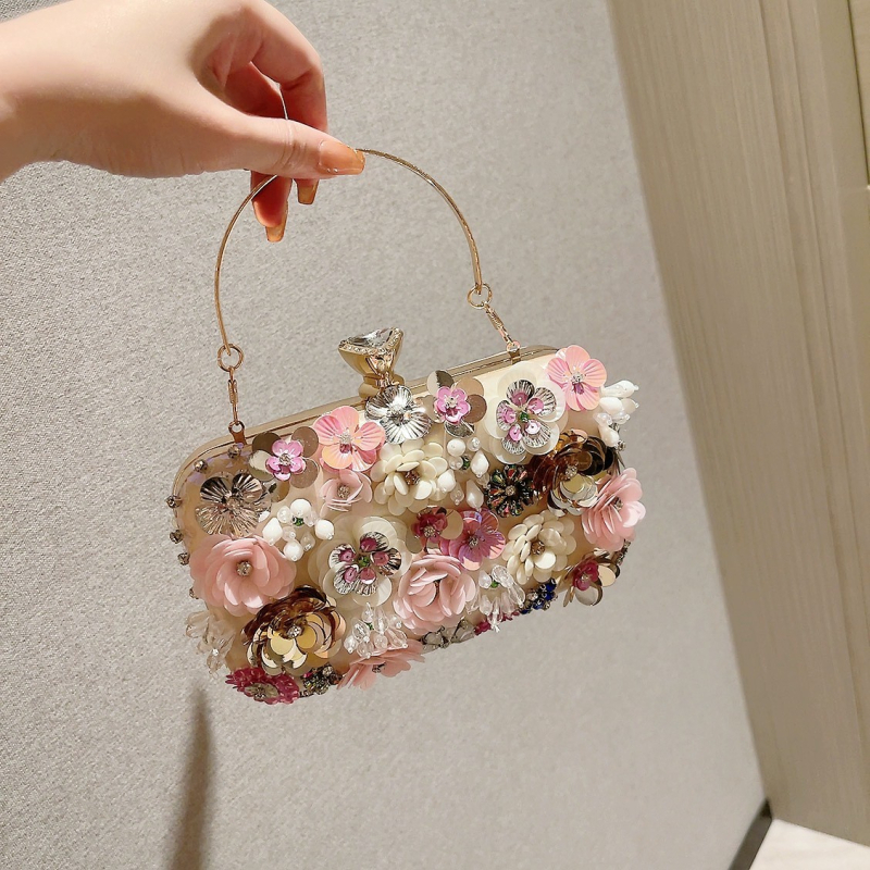 Clutch de seară din mătase cu broderie de mărgele, formă orizontală pătrată, închidere cu lacăt, exterior tridimensional, stil urban