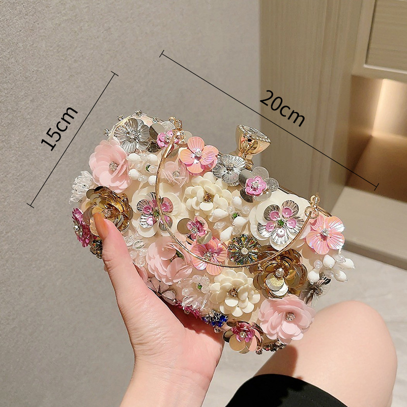 Clutch de seară din mătase cu broderie de mărgele, formă orizontală pătrată, închidere cu lacăt, exterior tridimensional, stil urban