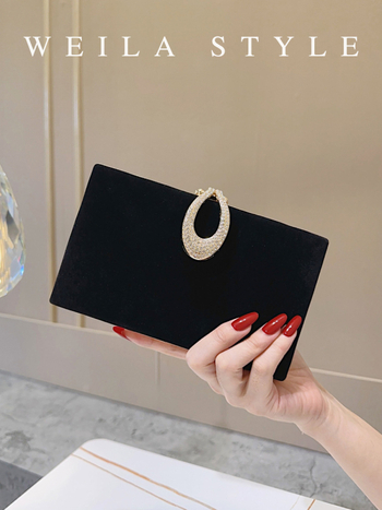 Velúr estélyi klutch táska fedéllel, záródással, vízszintesen négyszögletes alak, poliészter bélés, tavasz 2025.