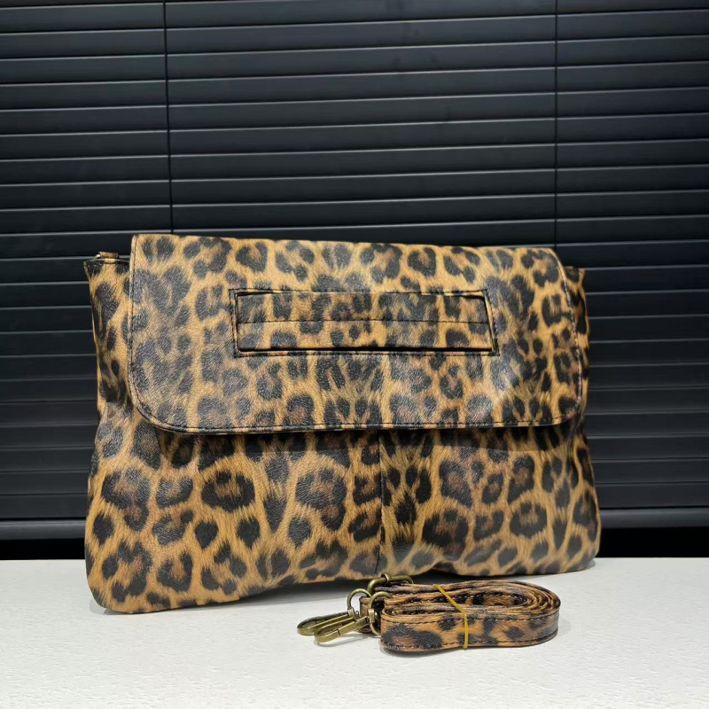 PU bőrhatású női válltáska leopárd mintával, boríték-stílus, nagy kapacitás