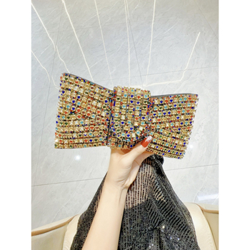 Clutch în formă de fundă, decor cu diamante, închidere cu șnur, buzunare pentru telefon și card de identificare, curea cu un singur lanț