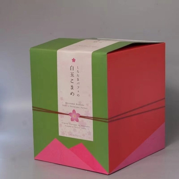 Колекционерска фигура: момиче в кимоно с сладолед; материал: PVC; опаковка: кутия; възраст: 18+; без сглобяване