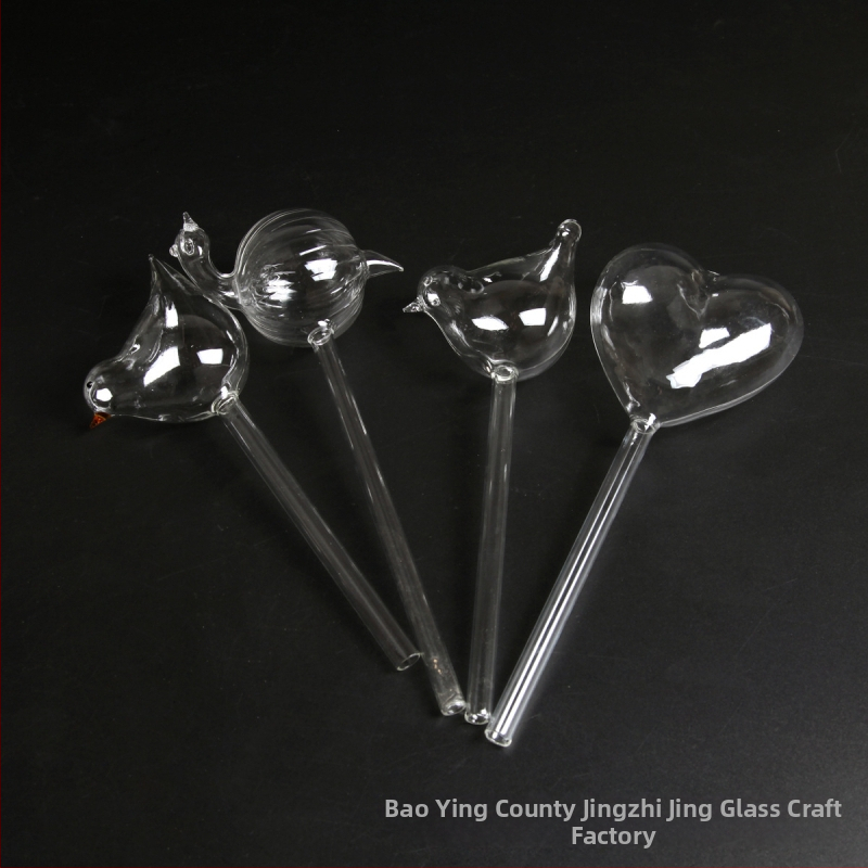 Стъклено сърцевидно устройство за поливане на растения, боросиликатно стъкло, издуване, полирана повърхност, декоративна закачалка