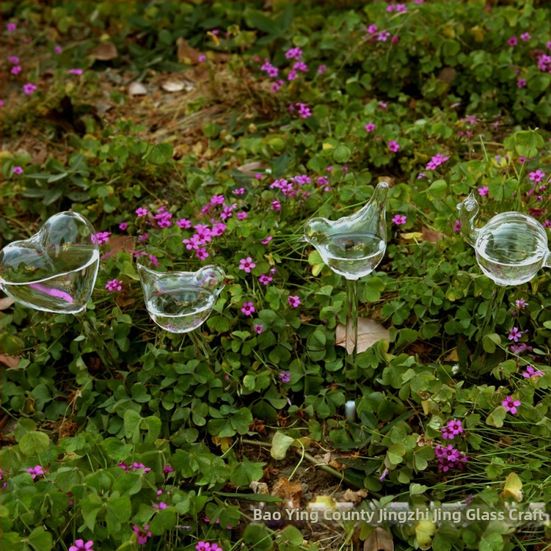 Стъклено сърцевидно устройство за поливане на растения, боросиликатно стъкло, издуване, полирана повърхност, декоративна закачалка