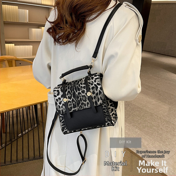 Кембридж стил чанта за рамо от PU, без подплата, затваряне с капак, две дръжки за рамо, подходяща за ежедневна употреба