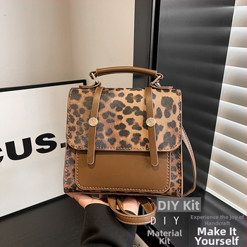 Кембридж стил чанта за рамо от PU, без подплата, затваряне с капак, две дръжки за рамо, подходяща за ежедневна употреба