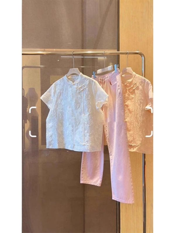 Риза с яка-стойка, къси ръкави, свободна кройка, полиестер, съдържание полиестер 70–80%, еднобортно закопчаване, дължина 50–65 см, национален стил