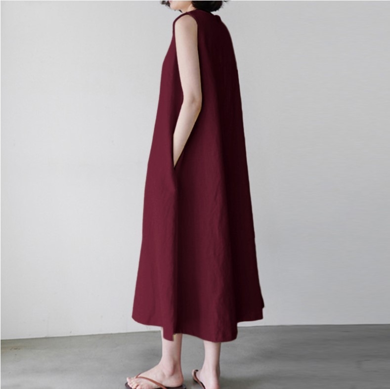 Rochie midi fără mâneci, din amestec de bumbac și in, guler rotund, croială lejeră, deasupra capului (pulover); compoția materială: bumbac 30–50%, cânepă <30%