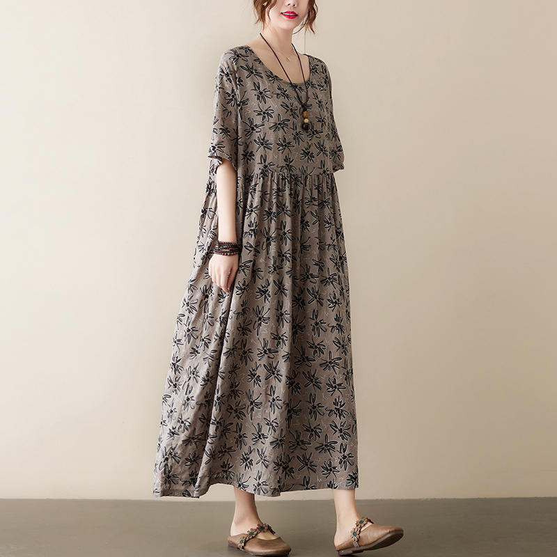 Rochie – brocart multicolor, guler rotund, mâneci scurte, lungime midi