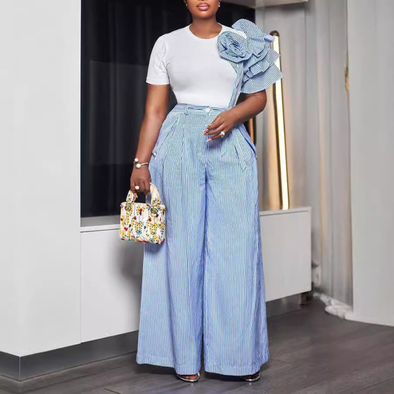 Дамски двучастов костюм в райета: тениска с кръгло деколте и панталони с широк крак (Есен 2024; полиестер; 90–95% полиестер; 3/4 ръкав)