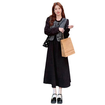 Σετ δύο τεμαχίων: γιλέκο και μακρύ φόρεμα, καρό μοτίβο, ύφασμα βαμβακομίγμα με 80–90% βαμβάκι, ελαστάν <30%, φθινόπωρο 2024