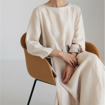 Φόρεμα από βαμβακο-λίνες με χαλαρή γραμμή, στρογγυλός λαιμός, μακριά μανίκια, μέση σε μεσαίο ύψος, μακρύ μήκος