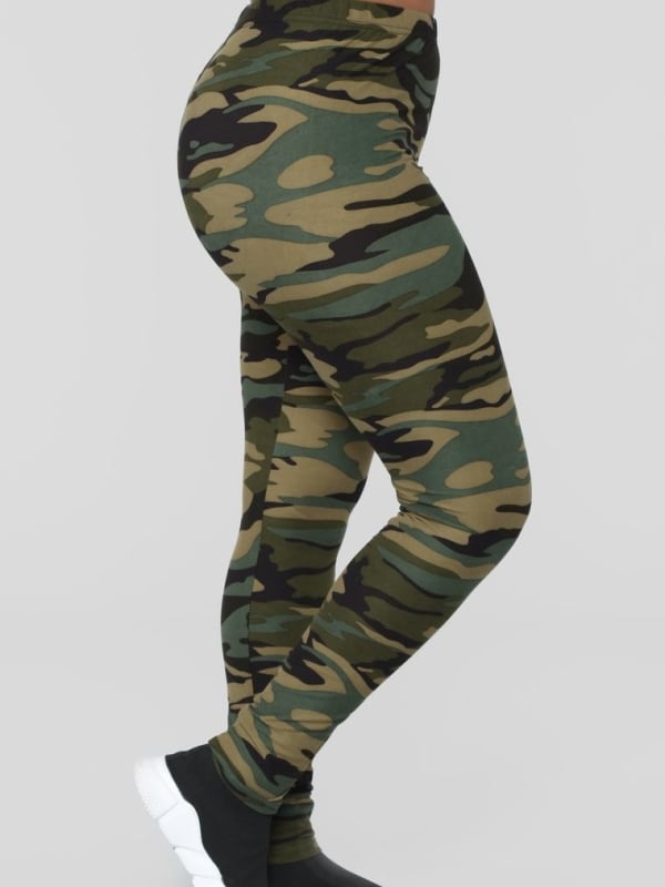 Kamuflažni print leggings u plus veličini, od Milk Silk tkanine, mješavina poliestera i elastana, tankog, uskog kroja, jesen 2023