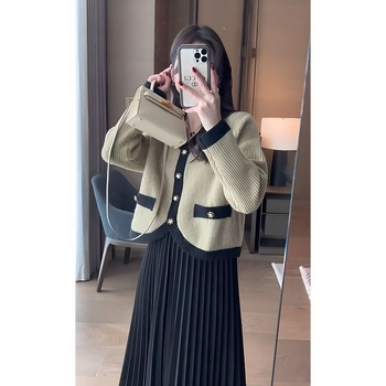 Γυναικείο σετ δύο τεμαχίων για την άνοιξη 2025 με 3D μοτίβο, μακριά φούστα και λεπτομέρειες κολλάζ σε ακρυλικό ύφασμα