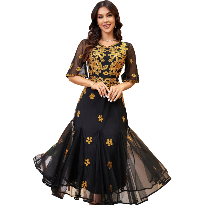 Rochie — broderie florală, mâneci la jumătate, croi slim-fit, decolteu în V, fermoar
