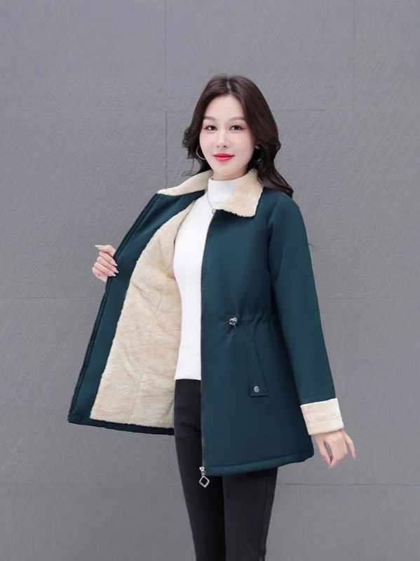 Medvilnėmis užpildyta striukė su fliso apdaila, vidutinio ilgio, ilgos rankovės, įprastas kirpimas