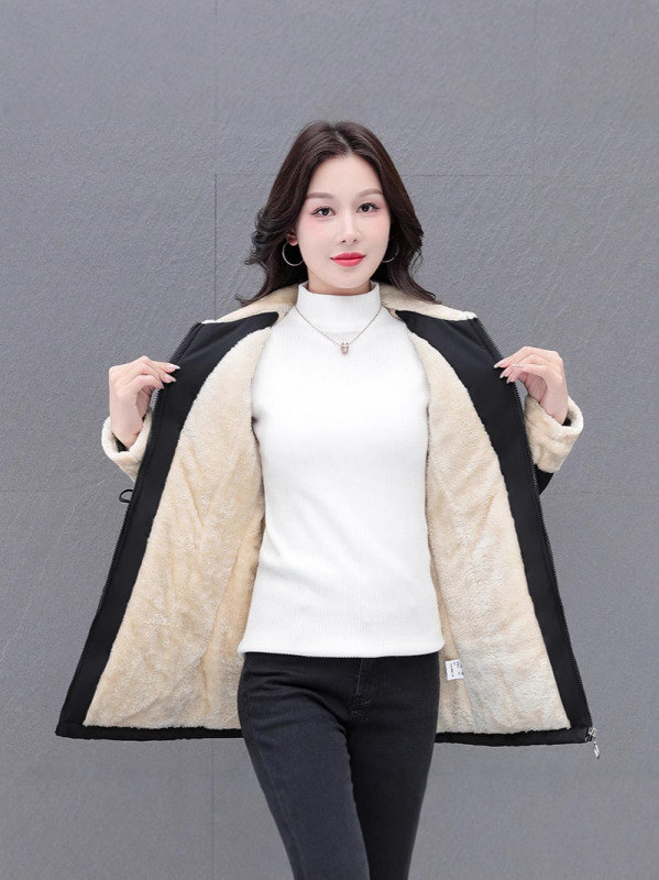 Medvilnėmis užpildyta striukė su fliso apdaila, vidutinio ilgio, ilgos rankovės, įprastas kirpimas