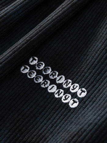 Παντελόνια corduroy με φαρδιά γραμμή και ίσια κοπή, ραμμένες τσέπες, μεσαία μέση, πολυεστερική ίνα