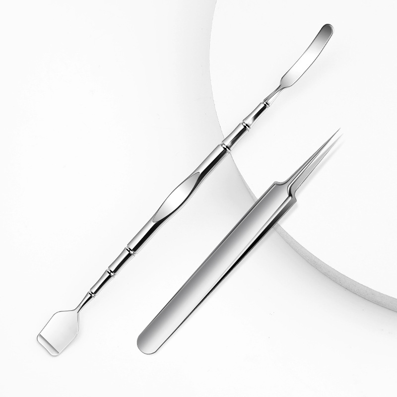 Juodųjų inkštirų valymo įrankis — nerūdijančio plieno; įtrauktas juodųjų inkštirų šepetėlis ir skrobas; svoris 33 g; pakuotė 500 vnt; prekinis ženklas Emperor light