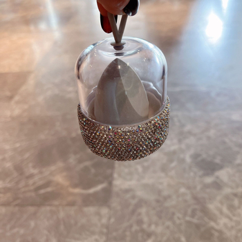 Σφουγγάρι μακιγιάζ σε σχήμα σταγόνας με θήκη αποθήκευσης διακοσμημένη με διαμάντια, 1 τεμάχιο, Μάρκα Default item