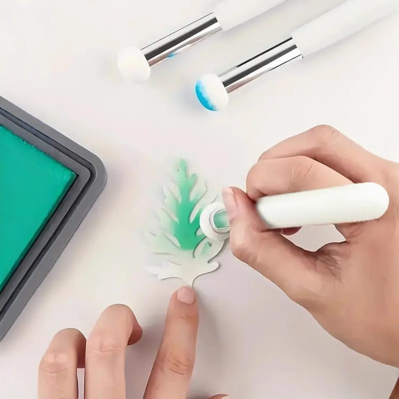 Σετ τεσσάρων πινέλων μακιγιάζ για κονσίλερ και highlighter; πλαστικές λαβές, μακριές; συνολικό μήκος 12 εκ