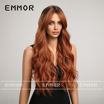 Emmor parūka – vidēja garuma cirtas, astoņu rakstzīmju bangs, izturīgas pret siltumu šķiedras, krāsojama