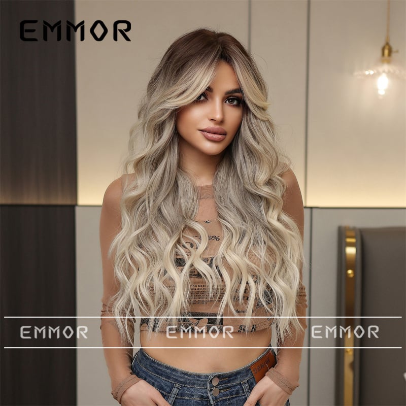 Emmor parūka – vidēja garuma cirtas, astoņu rakstzīmju bangs, izturīgas pret siltumu šķiedras, krāsojama