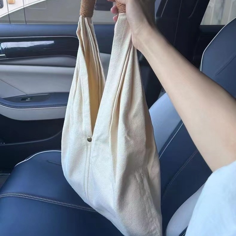 Drobės tote krepšys moterims — miesto minimalistinis stilius, atveriamas viršus, dumpling siluetas, didelė talpa, poliesterio pamušalas, vidiniai kišenės su užtrauktukais, kišenės telefonui/ID