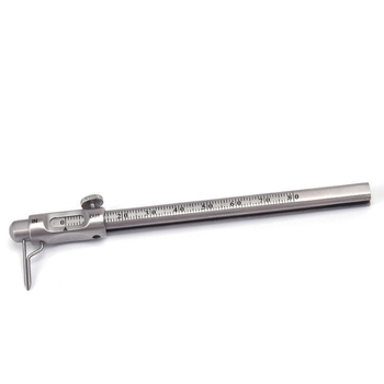 Vernier mērlīdzeklis ar pozicionējošu zīmuli vertikālai zobu implantācijas ievietošanai, dziļuma mērīšanai